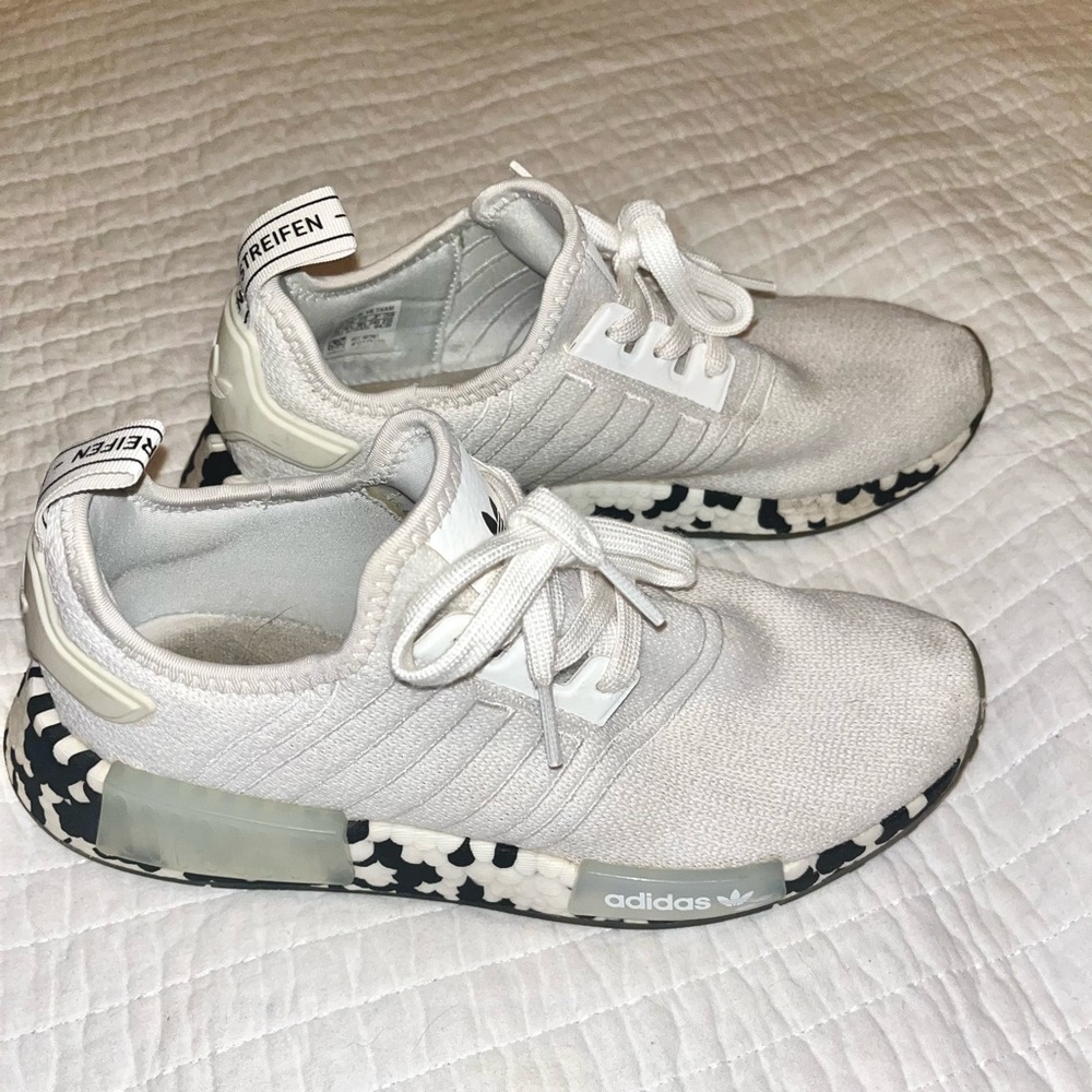 NMD R1 - Picture 2 of 4